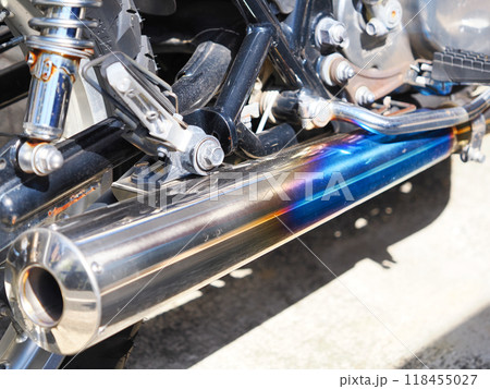 ヒートグラデーション(焼け色)がついたバイクのチタンマフラー ヒートグラデーション(焼け色)がついたバイクのチタンマフラー 118455027
