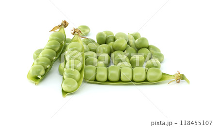 Fresh green peas in and out of pods isolated on white background 118455107