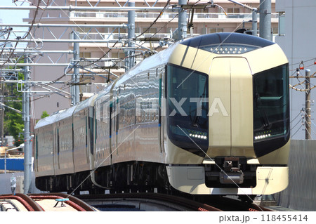 東武スカイツリーラインを行く東武特急リバティ 東武スカイツリーラインを行く東武特急リバティ 118455414