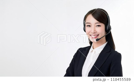 20代のオペレーターのスーツを着た女性 20代のオペレーターのスーツを着た女性 118455589