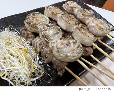 福岡・久留米名物の焼きとん・豚肉のしそ巻 福岡・久留米名物の焼きとん・豚肉のしそ巻 118455710