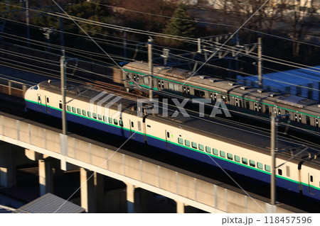 埼京線と並走する東北新幹線（2011年） 118457596