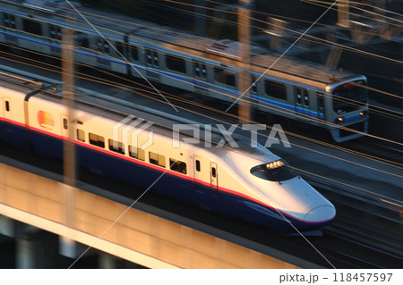 埼京線と並走する東北新幹線（2011年） 118457597