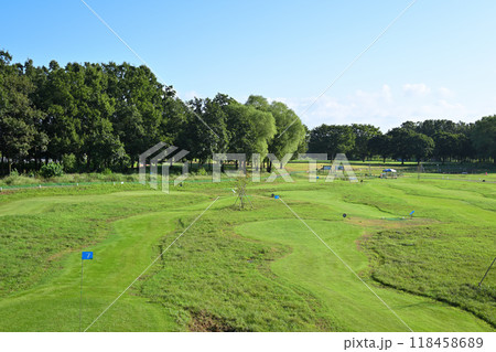 早朝のパークゴルフ場 真夏の風景 早朝のパークゴルフ場 真夏の風景 118458689