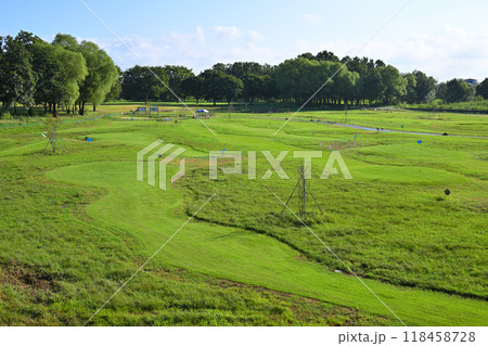 早朝のパークゴルフ場 　真夏の風景　 118458728