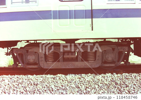 小田急1900形1903号車の台車、KS33EL、イコライザー式、1976年8月8日 小田急1900形1903号車の台車、KS33EL、イコライザー式、1976年8月8日 118458746