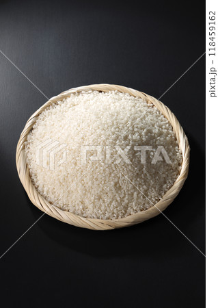 ザルに盛られた白米 118459162