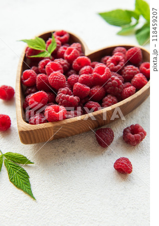 Fresh organic ripe raspberry Fresh organic ripe raspberry 118459207