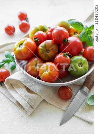 Fresh organic tomatoes Fresh organic tomatoes 118459208