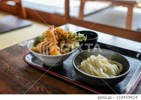 天丼とうどんのセット 118459424