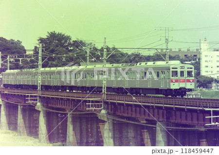 東急東横線・旧多摩川橋梁を渡る8500系・8000系混結6両、8517他、1976年7月30日 118459447