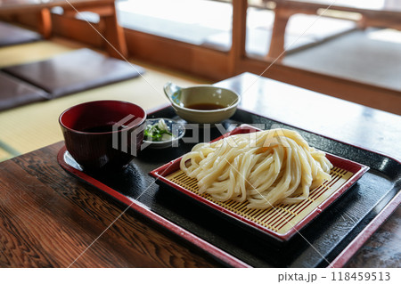 夏の冷たい讃岐うどん 夏の冷たい讃岐うどん 118459513