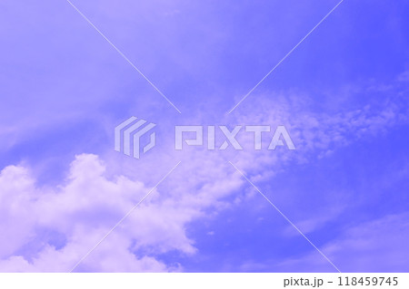 青空に白い雲が広がる(背景素材) 青空に白い雲が広がる(背景素材) 118459745