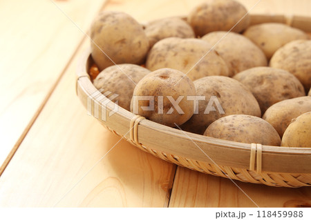 新鮮なじゃがいも 118459988