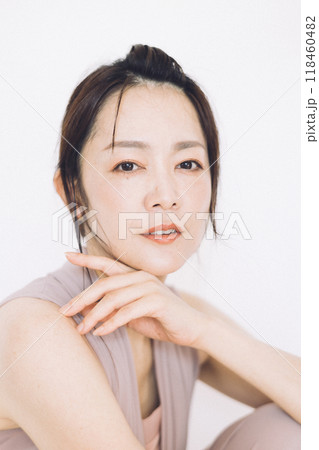 40代の日本人女性・美容・スキンケアイメージ 118460482