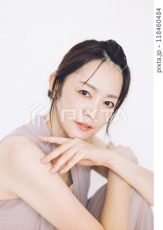 40代の日本人女性・美容・スキンケアイメージ 118460484