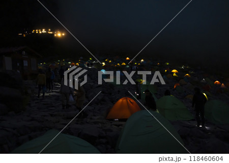 登山用テントの灯り 118460604