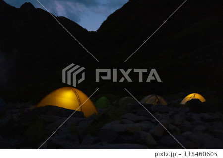 登山用テントの灯り 118460605
