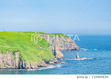 北海道厚岸町 夏の北海道 チンべの鼻展望台から眺める北海道の大地と太平洋 北海道厚岸町 夏の北海道 チンべの鼻展望台から眺める北海道の大地と太平洋 118460650