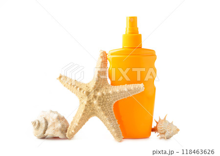 Sunscreen with starfish and seashells isolated on white background. Summer vacation 118463626