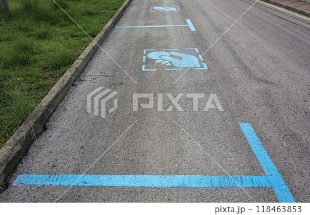 On the road there is a marking about paid parking of cars On the road there is a marking about paid parking of cars 118463853