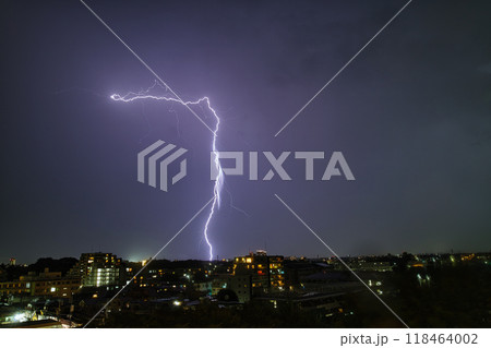 夜景に落ちる雷 夜 稲妻 雷 落雷 稲光 空 雲 風景 光 かみなり マンション 公団 夜景に落ちる雷 夜 稲妻 雷 落雷 稲光 空 雲 風景 光 かみなり マンション 公団 118464002