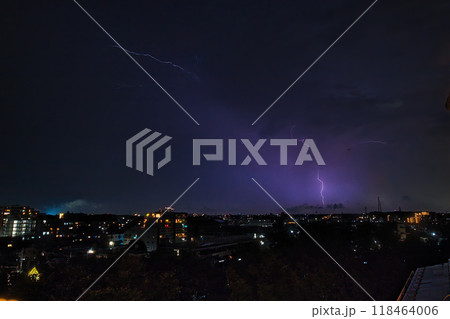 夜景に落ちる雷 夜 稲妻 雷 落雷 稲光 空 雲 風景 光 かみなり マンション 公団 夜景に落ちる雷 夜 稲妻 雷 落雷 稲光 空 雲 風景 光 かみなり マンション 公団 118464006