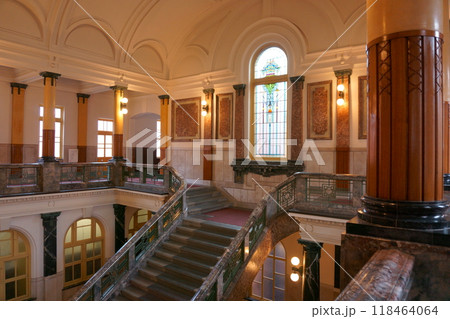 名古屋市市政資料館　中央階段 118464064