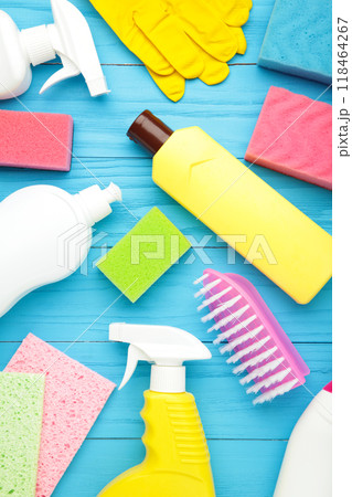 Set of cleaning tools on a blue background with copy space. Vertical foto 118464267