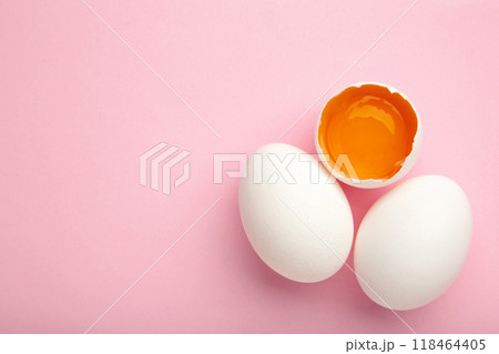 White eggs and egg yolk on the pink background. Easter concept. Vertical foto 118464405