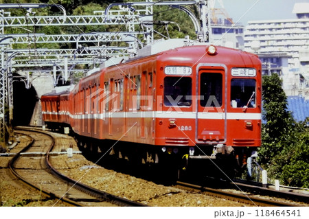 京急・旧1000形快特1283～1290、横須賀中央ー京浜安浦（県立大学）、1981年10月10日 118464541