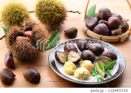 秋の味覚 ゆで栗 （ むき栗 ） 118465558