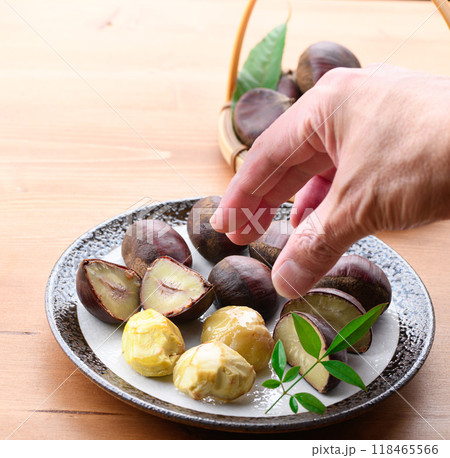 秋の味覚 ゆで栗 ( むき栗 ) 秋の味覚 ゆで栗 ( むき栗 ) 118465566