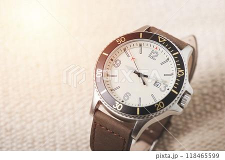 cream men wristwatch 118465599