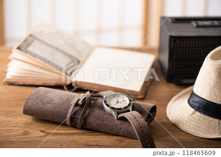 cream men wristwatch 118465609