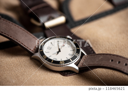 cream men wristwatch 118465621