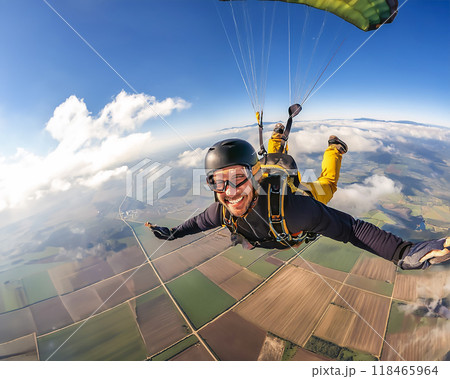 スカイダイビングのイメージ素材 118465964