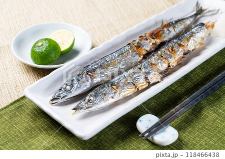 焼いた秋刀魚　食べ物イメージ 118466438