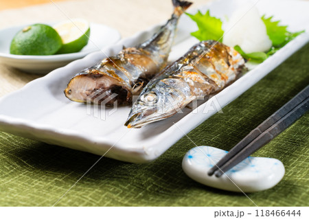 焼いた秋刀魚 食べ物イメージ 焼いた秋刀魚 食べ物イメージ 118466444