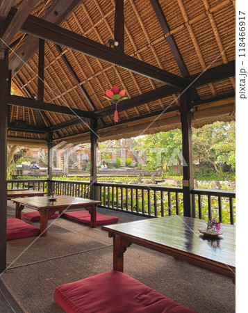 Traditional Bali style outdoor cafe in Ubud 118466917
