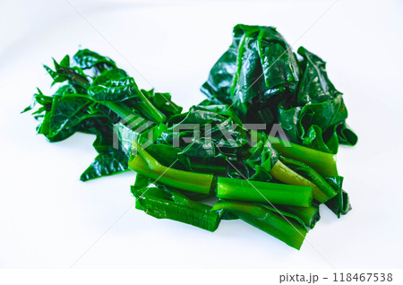 茹でてカットしたツルムラサキ 118467538