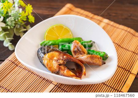脂がのったニシンの塩焼き 118467560