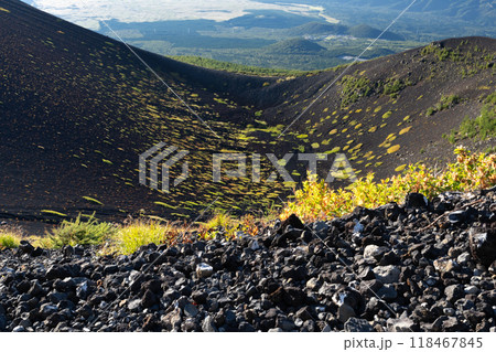 富士山の噴火口 宝永第一火口 富士山の噴火口 宝永第一火口 118467845