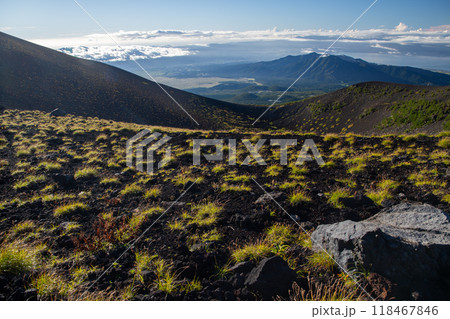 富士山の噴火口 宝永第一火口 富士山の噴火口 宝永第一火口 118467846
