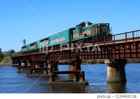 【JR北海道】DE10形+510系「くしろ湿原ノロッコ号」(釧網本線:釧路〜東釧路・釧路川鉄橋) 【JR北海道】DE10形+510系「くしろ湿原ノロッコ号」(釧網本線:釧路〜東釧路・釧路川鉄橋) 118468116