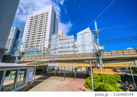 日本の横浜都市景観 9月。桜木町駅　新南口や横浜市役所、あかいくつなどを望む＝令和6年9月18日 118468344