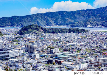 城山からの佐伯市街地と番匠川の眺望 城山からの佐伯市街地と番匠川の眺望 118468388