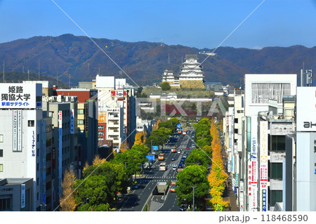 【兵庫県】快晴の姫路城と大手前通り 118468590