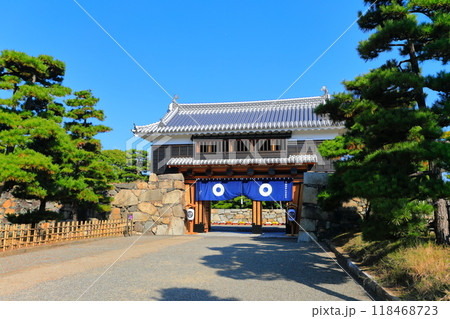 【香川県】快晴の高松城　桜御門（玉藻公園） 118468723