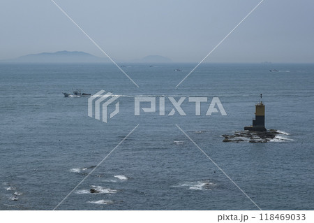 知多半島の先端にある羽豆岬から見る渥美半島 118469033